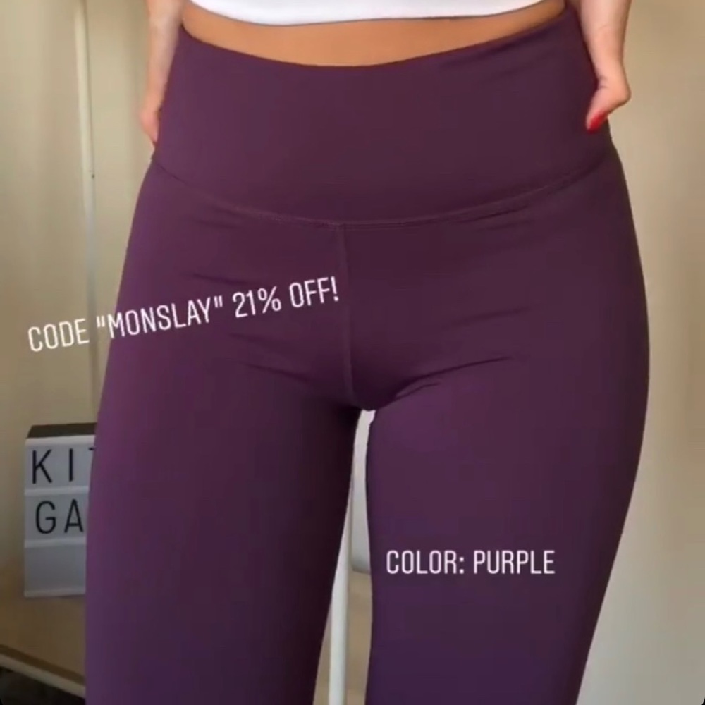 Kitty Gains Purple Leggings